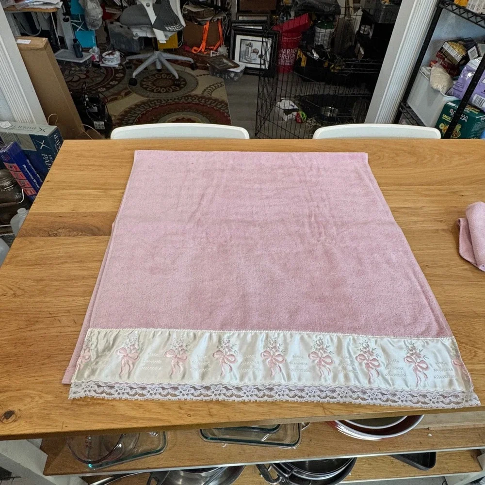 VTG New‎ Saturday Knight Royal Collection Bluch Pink Rose Lace Floral Towel Set